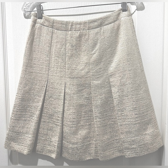 Club Monaco Dropped Pleated A-line Skirt in Crosshatch Pearlized Brocade. - Picture 5 of 6